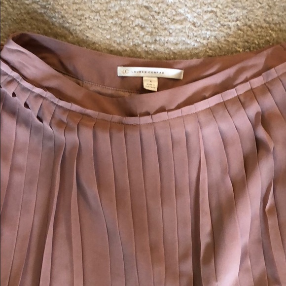 Lauren Conrad pleated Skirt - Picture 3 of 5